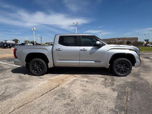 2025 Toyota Tundra Hybrid Platinum