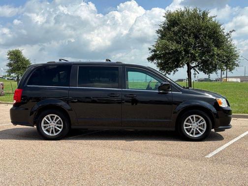 Black Onyx Crystal Pearlcoat 2019 Dodge Grand Caravan SXT