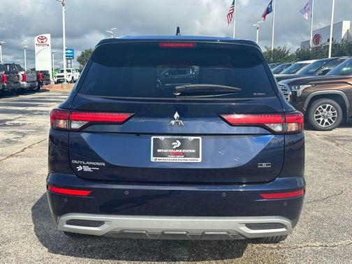 2023 Mitsubishi Outlander SE