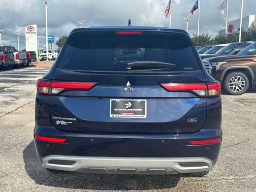 2023 Mitsubishi Outlander SE