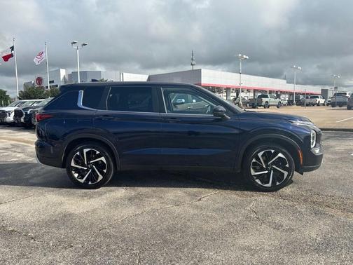 2023 Mitsubishi Outlander SE