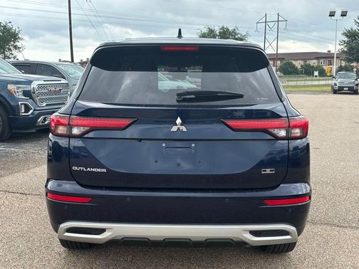 2023 Mitsubishi Outlander SE