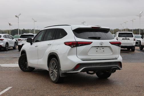 2023 Toyota Highlander XSE