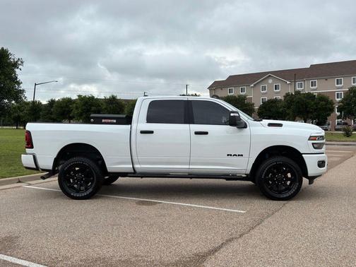 Bright White Clearcoat 2026 RAM 2500 Lone Star Crew Cab 4x4 6'4' Box