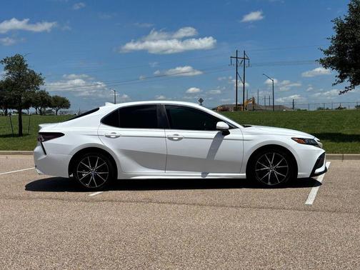 Super White 2021 Toyota Camry SE