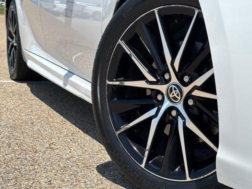 Super White 2021 Toyota Camry SE