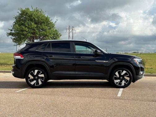 2025 Volkswagen Atlas Cross Sport 2.0T SE w/Technology