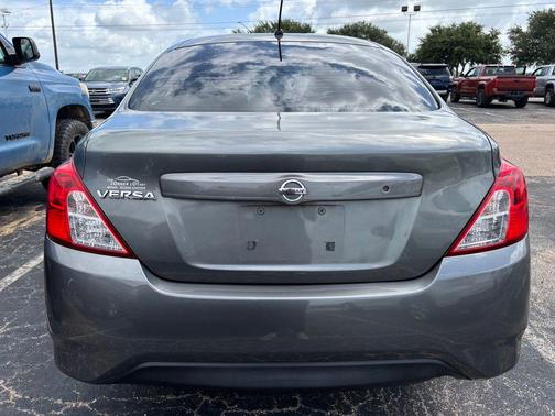 Gun Metallic 2016 Nissan Versa 1.6 S