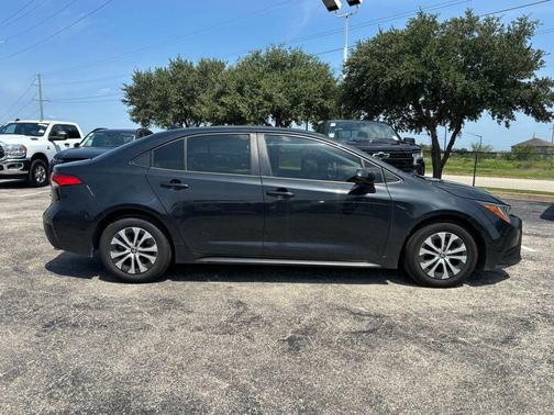 2022 Toyota Corolla Hybrid LE
