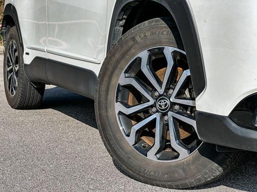 2023 Toyota Corolla Hybrid SE