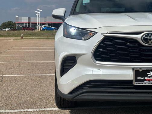 2022 Toyota Highlander L