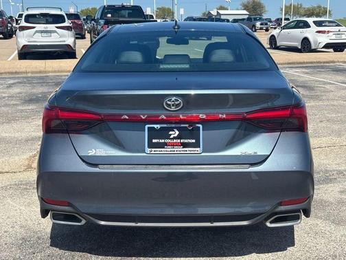 2021 Toyota Avalon XLE