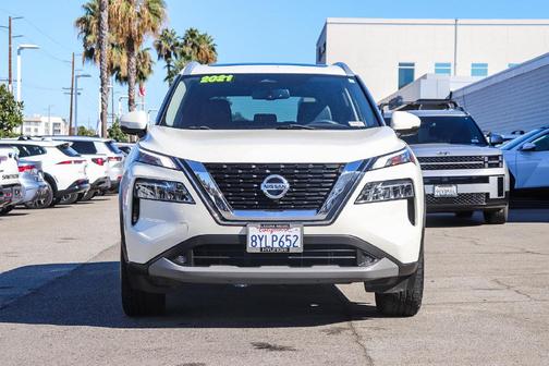 Pearl White Tricoat 2021 Nissan Rogue SL
