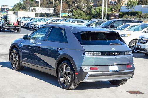 Digital Teal 2026 Hyundai IONIQ 5 SE