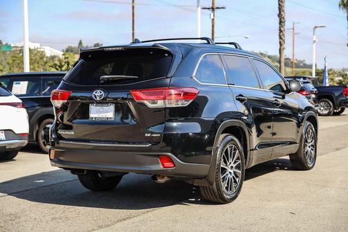 2017 Toyota Highlander SE