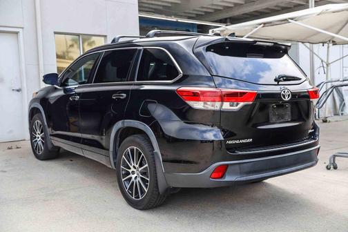 2017 Toyota Highlander SE