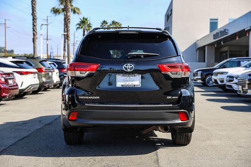 2017 Toyota Highlander SE