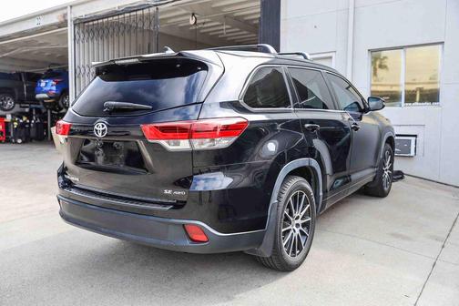 2017 Toyota Highlander SE