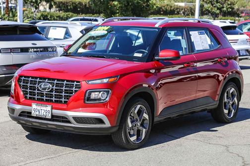 2024 Hyundai VENUE SEL