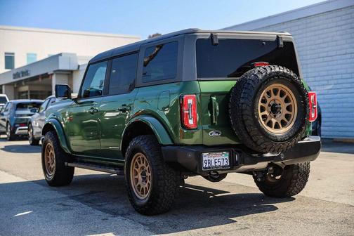 ERUPTION GREEN METALLIC 2022 Ford Bronco Outer Banks