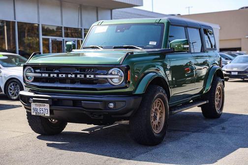 ERUPTION GREEN METALLIC 2022 Ford Bronco Outer Banks