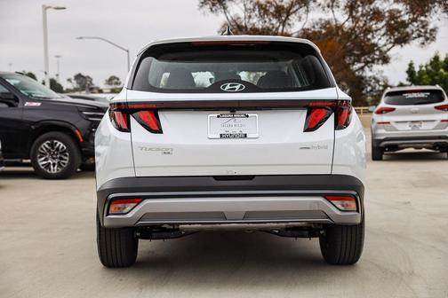 Creamy White Pearl 2026 Hyundai TUCSON Hybrid Blue SE