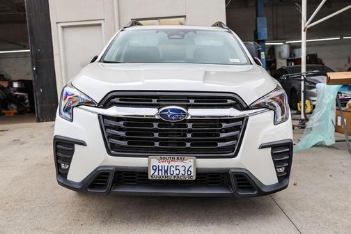 Crystal White Pearl 2023 Subaru Ascent Limited 8-Passenger