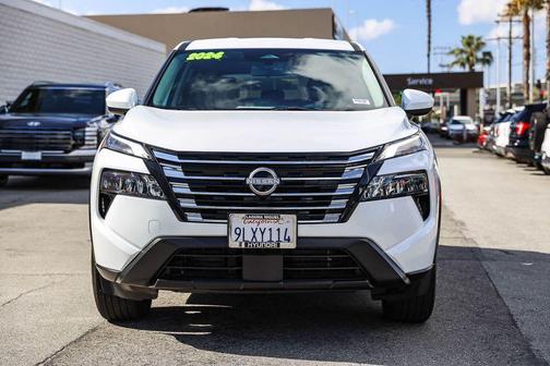 Everest White Pearl 2024 Nissan Rogue SV
