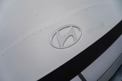 Atlas White 2025 Hyundai IONIQ 5 SE