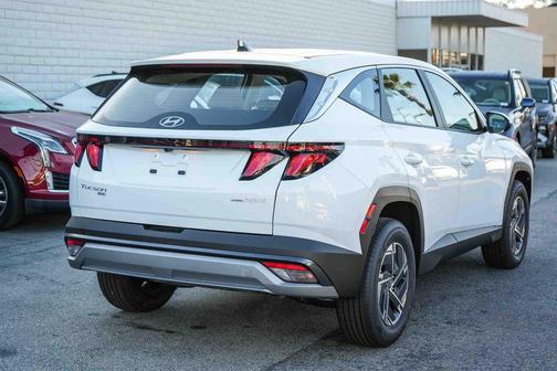 Creamy White Pearl 2026 Hyundai TUCSON Hybrid Blue SE