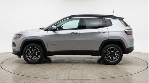 Silver Zynith Metallic Clearcoat 2025 Jeep Compass Trailhawk