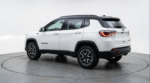 Bright White Clearcoat 2025 Jeep Compass Trailhawk