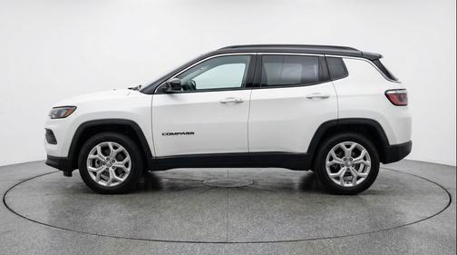 Bright White Clearcoat 2025 Jeep Compass Latitude