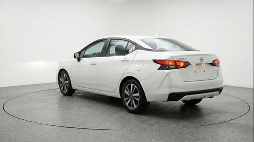 Aspen White Tricoat 2025 Nissan Versa 1.6 SV