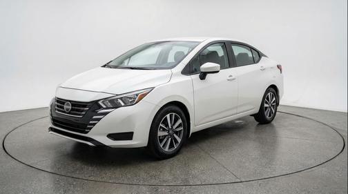 Aspen White Tricoat 2025 Nissan Versa 1.6 SV