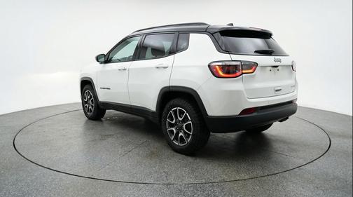 Bright White Clearcoat 2025 Jeep Compass Trailhawk