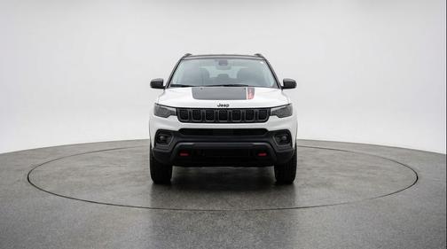 Bright White Clearcoat 2025 Jeep Compass Trailhawk