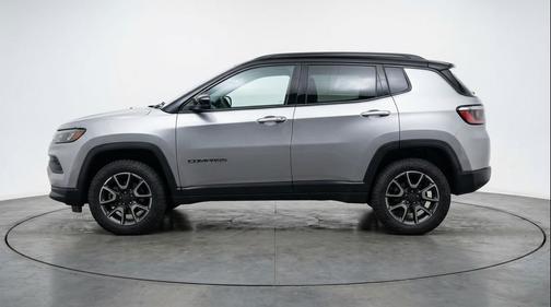 Silver Zynith Metallic Clearcoat 2025 Jeep Compass Trailhawk