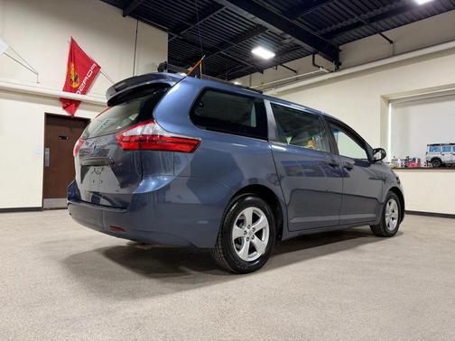 2016 Toyota Sienna L