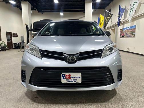 2019 Toyota Sienna SE