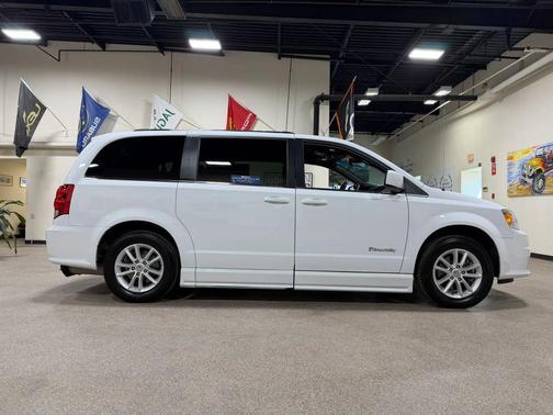 White Knuckle Clearcoat 2019 Dodge Grand Caravan SXT