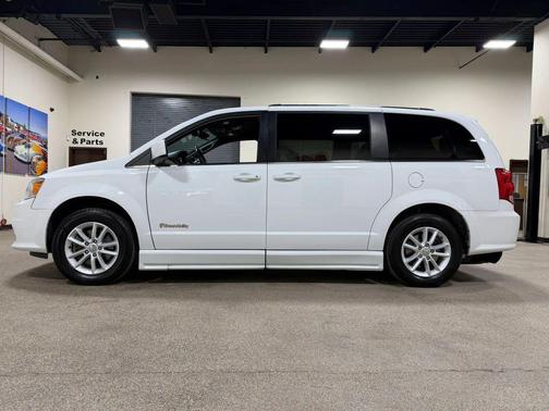 White Knuckle Clearcoat 2019 Dodge Grand Caravan SXT