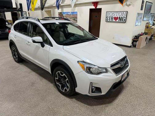 Crystal White Pearl 2016 Subaru Crosstrek 2.0i Limited
