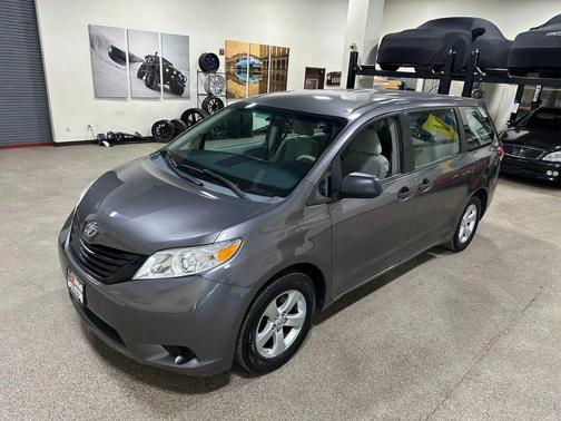2012 Toyota Sienna LE