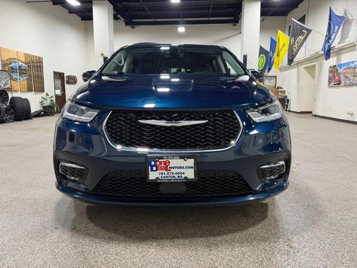 Fathom Blue Pearlcoat 2023 Chrysler Pacifica Hybrid Touring L