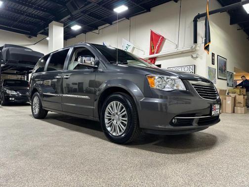 2016 Chrysler Town & Country Touring-L