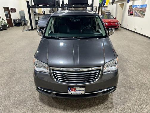 2016 Chrysler Town & Country Touring-L