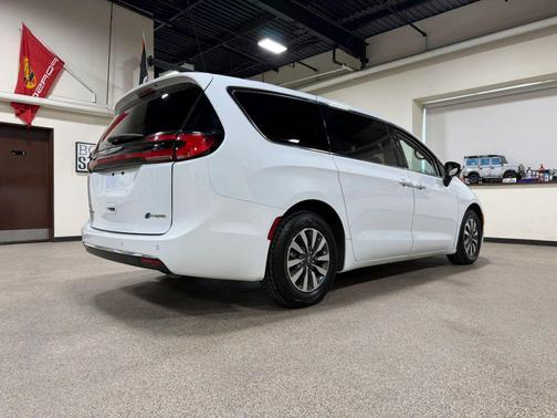 Bright White Clearcoat 2023 Chrysler Pacifica Hybrid Touring L