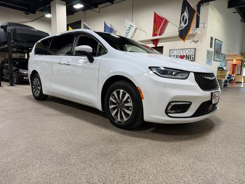 Bright White Clearcoat 2023 Chrysler Pacifica Hybrid Touring L
