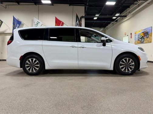 Bright White Clearcoat 2023 Chrysler Pacifica Hybrid Touring L